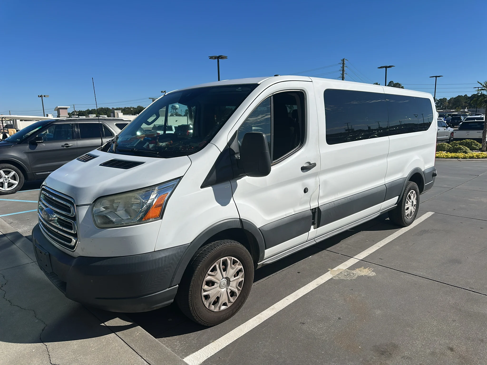 Used 2016 Oxford White Ford XLT image 1