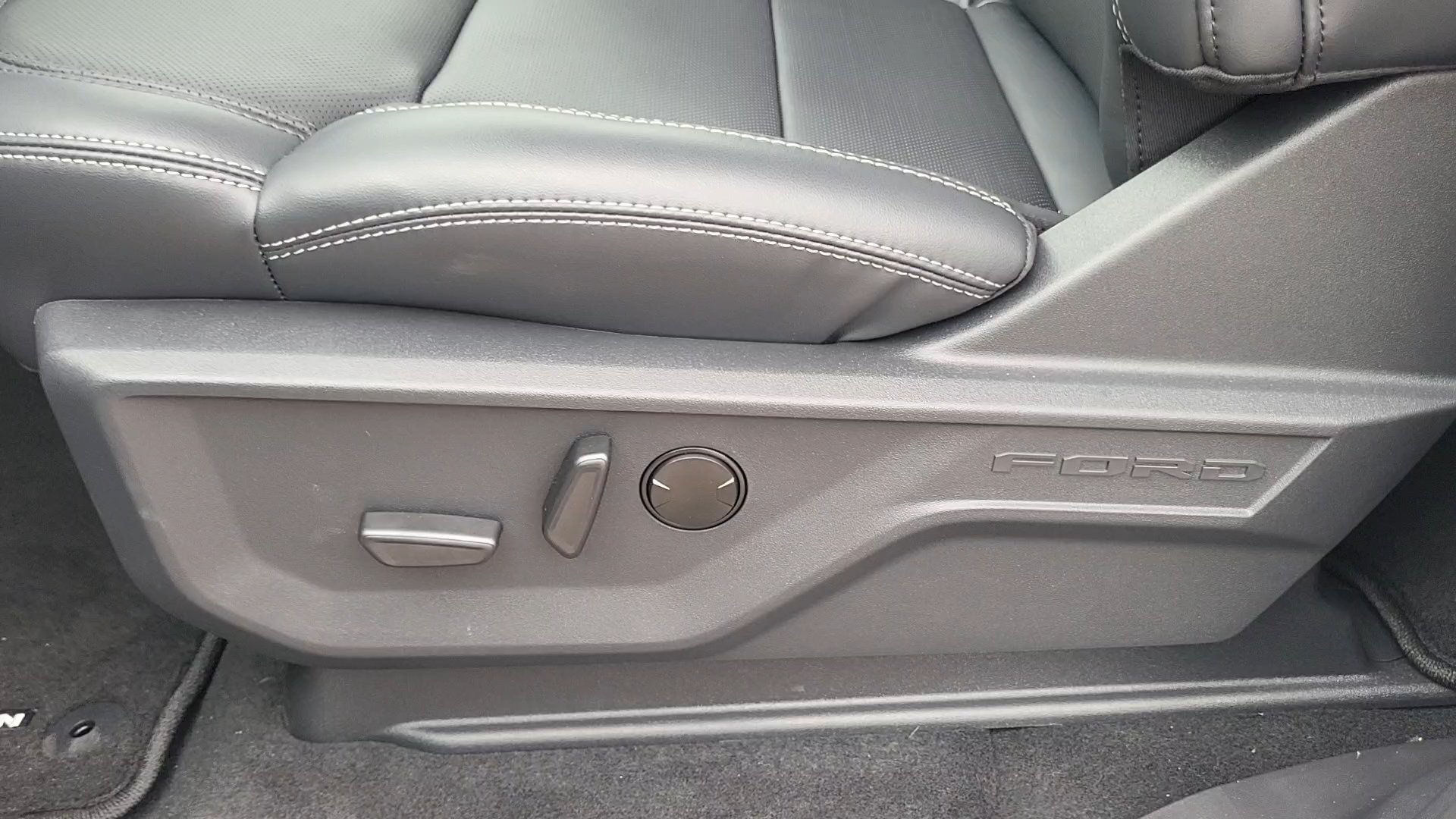 New 2027 Glacier Gray Metallic Tri-Coat Ford Platinum image 12