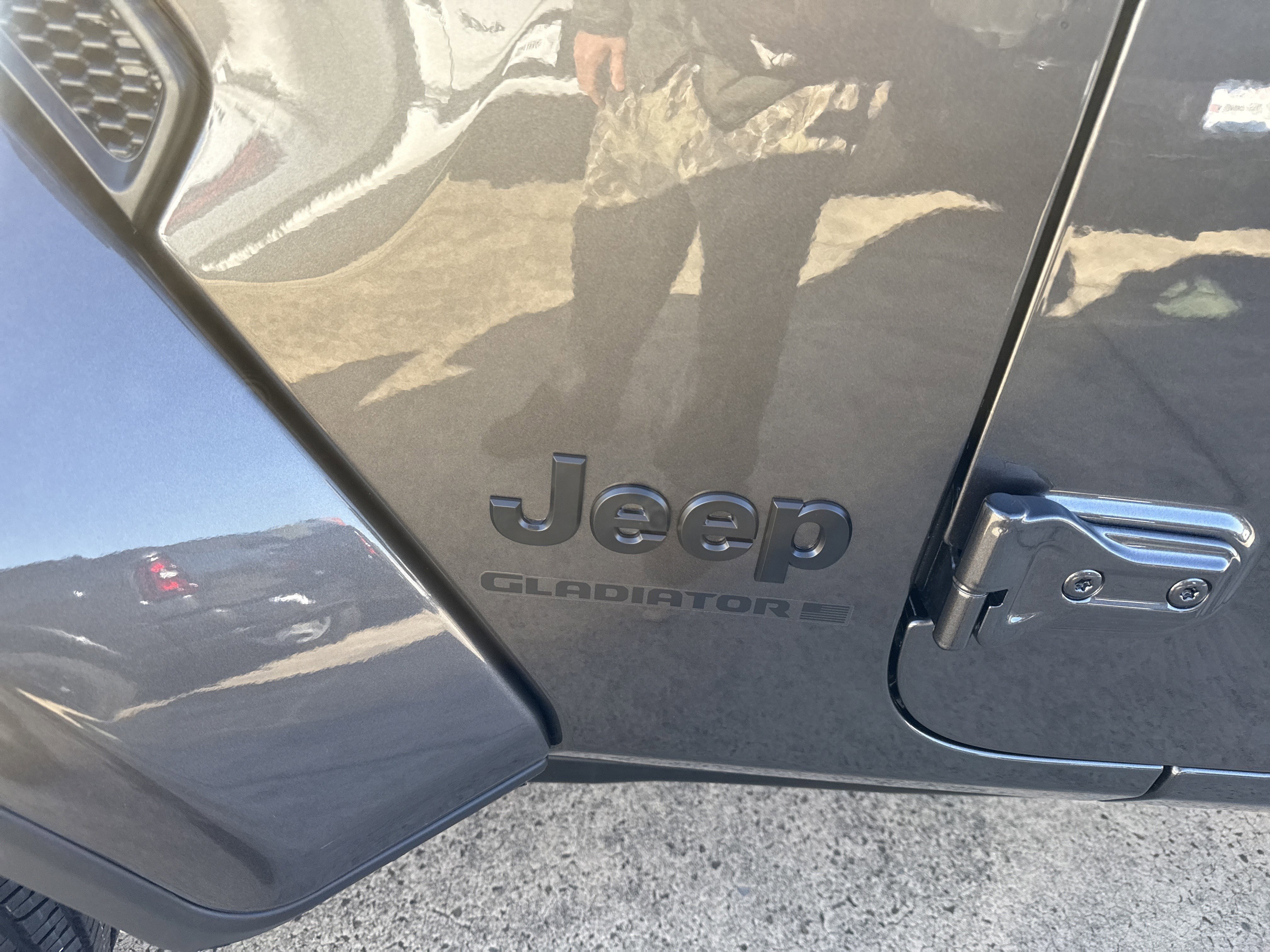 New 2026 Granite Crystal Metallic Clearcoat Jeep Sahara image 12
