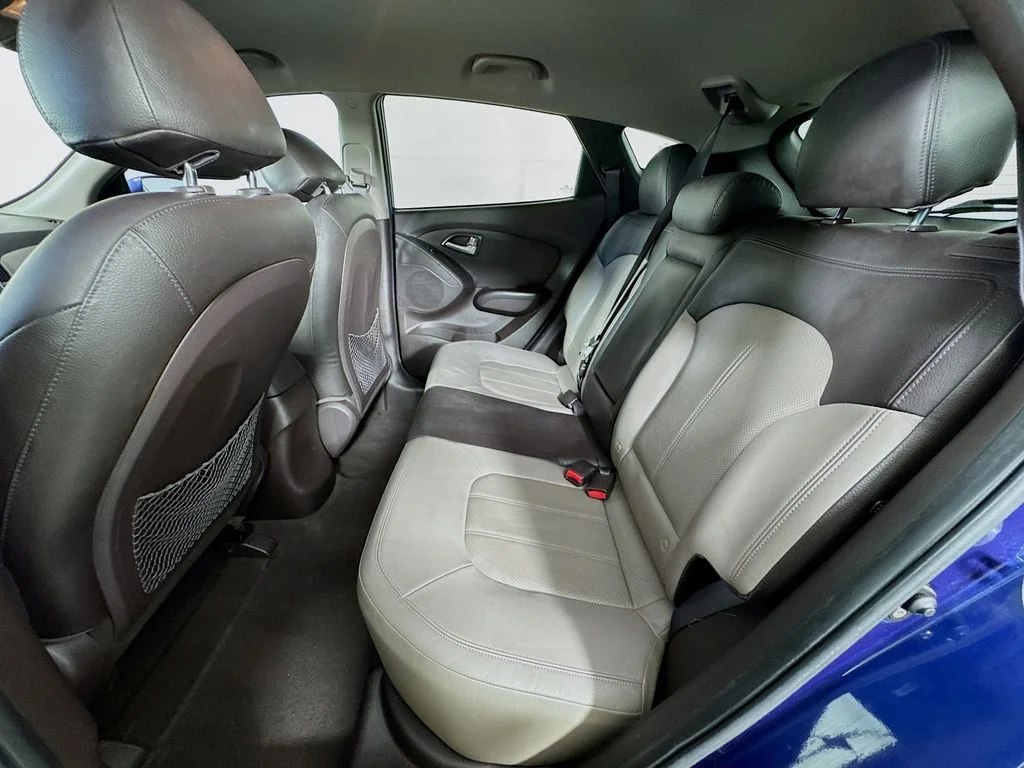Used 2010 Blue Hyundai Limited image 27