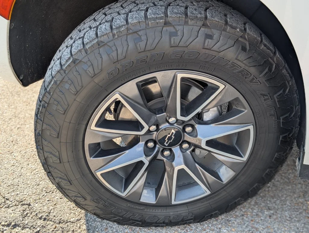 Certified Used 2023 White Chevrolet Z71 image 10