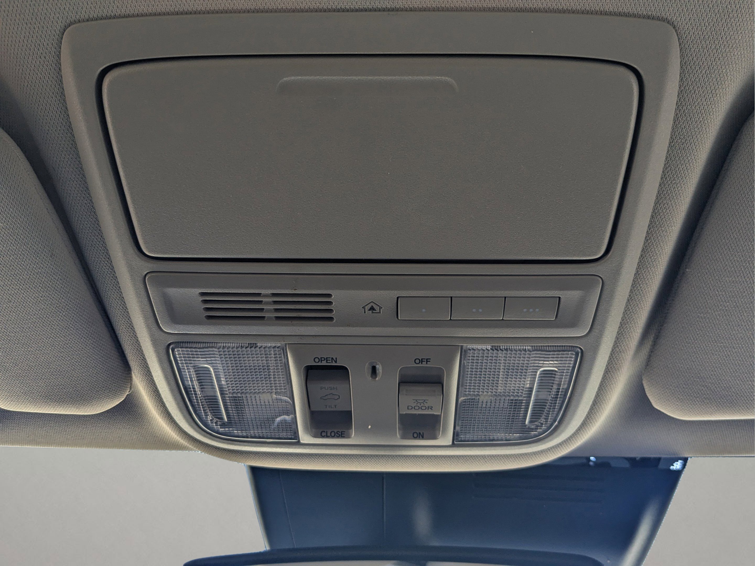 Used 2019 Modern Steel Metallic Honda Touring image 33