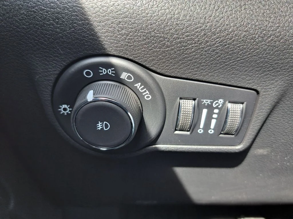 New 2026 Blue Jeep Latitude image 17
