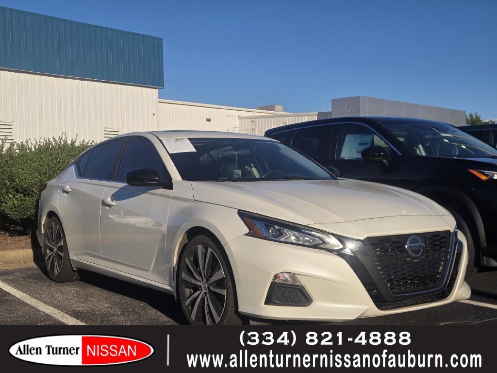 Used 2019 White Nissan 2.5 SR image 1