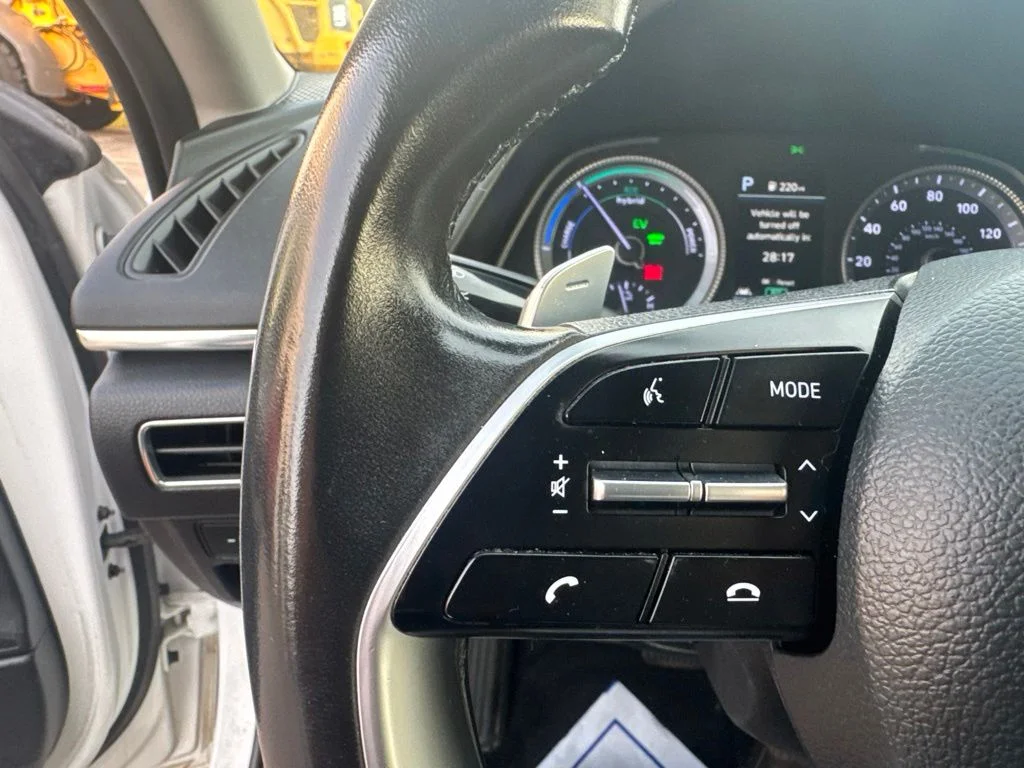 Used 2021 Hyper White Hyundai SEL image 7