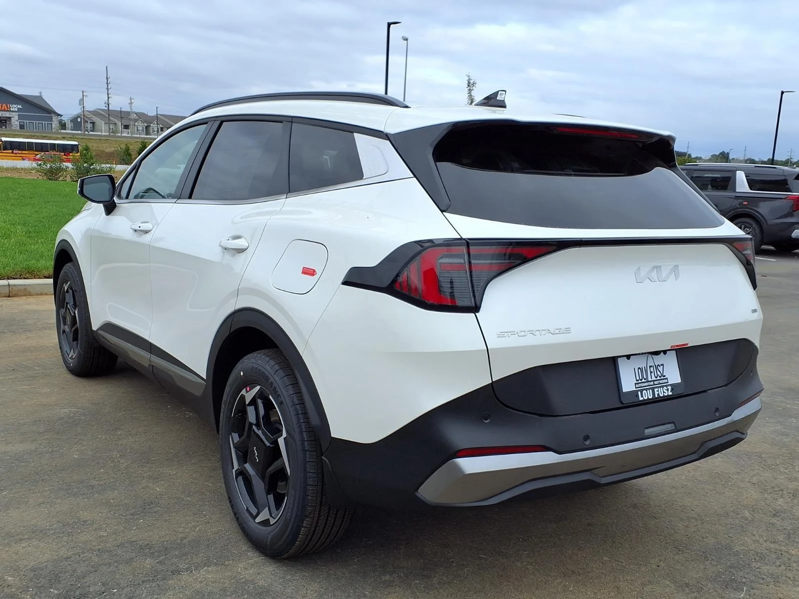 New 2027 Snow White Pearl Kia EX image 2