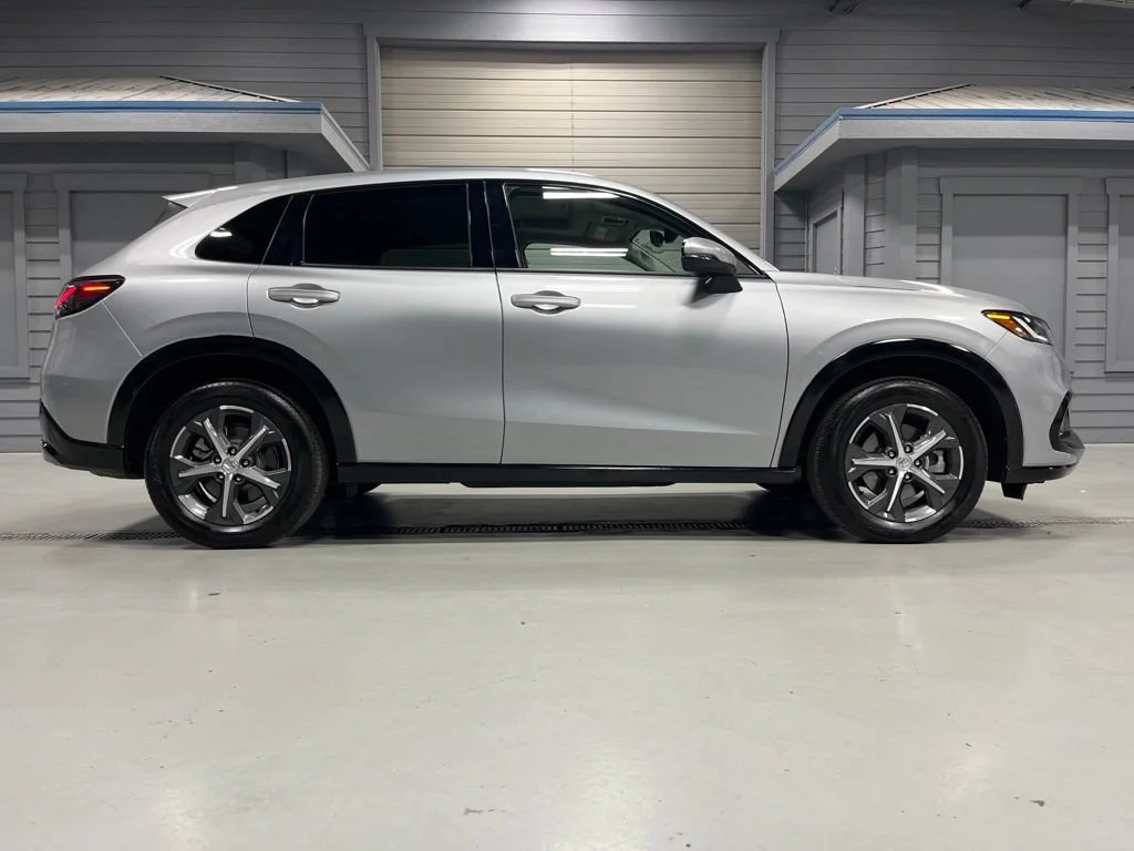 Used 2025 Lunar Silver Metallic Honda AWD EX-L image 43