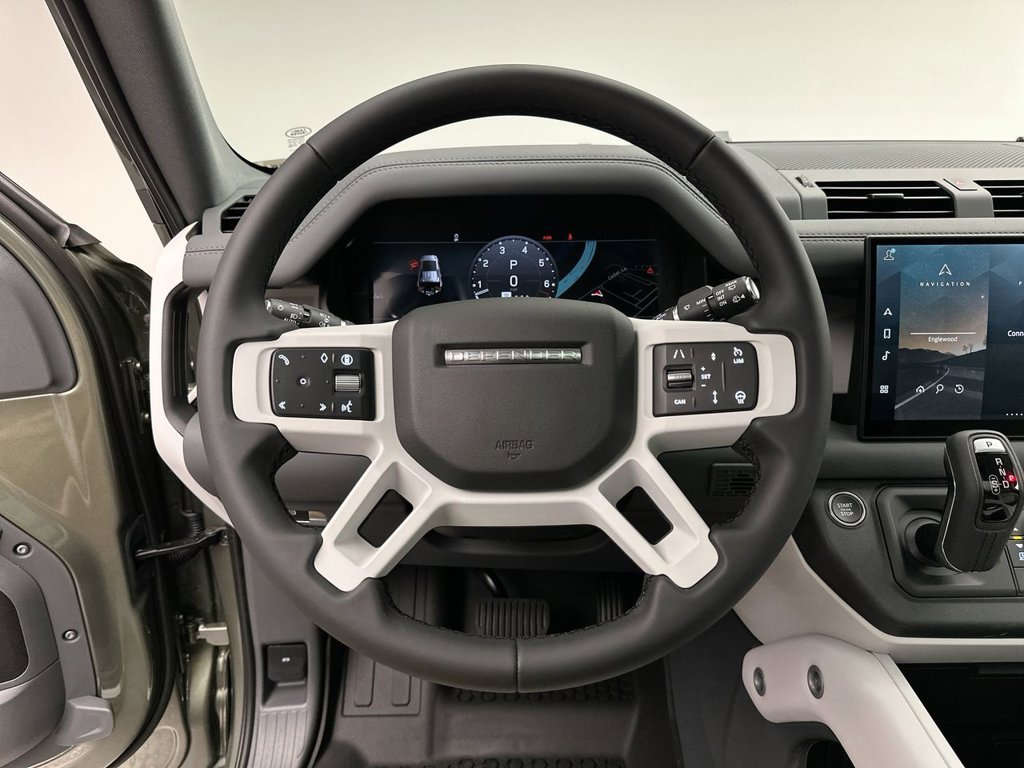 Used 2025 Pangea Green Metallic Land Rover S image 14
