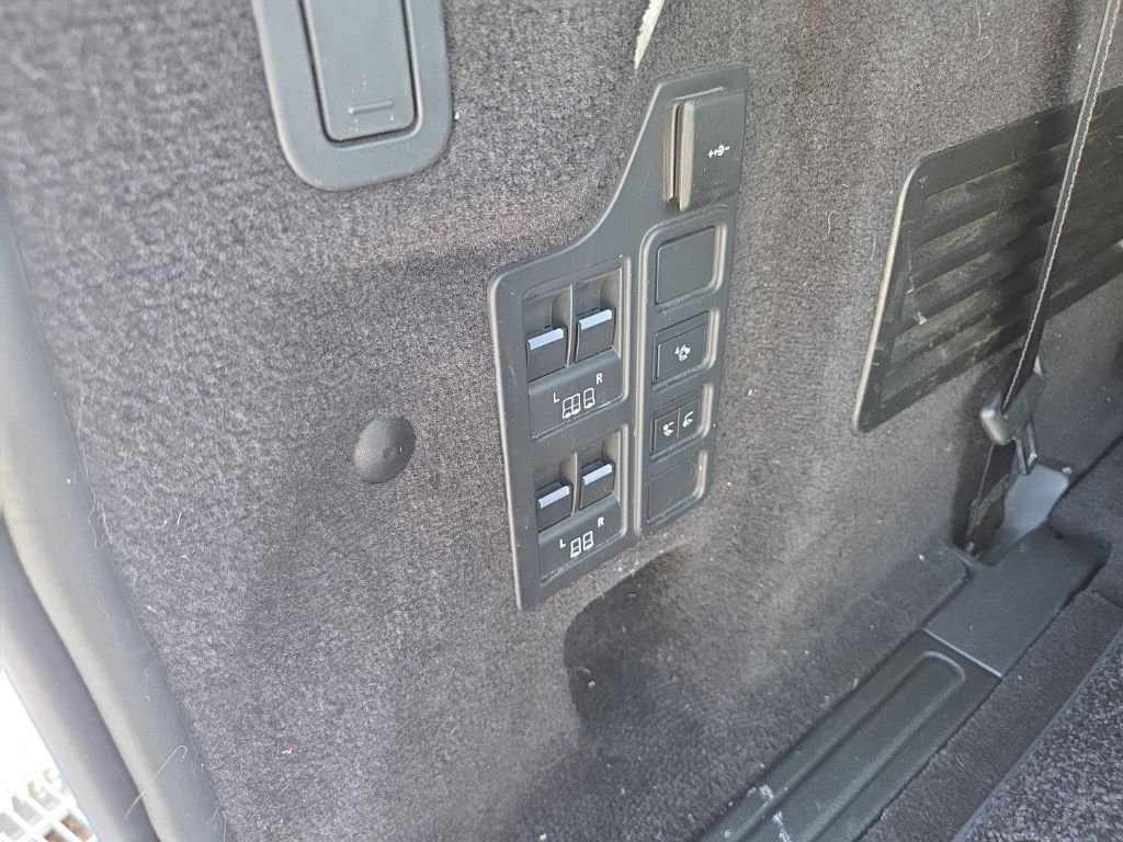 Used 2023 Fuji White Land Rover S R-Dynamic image 14