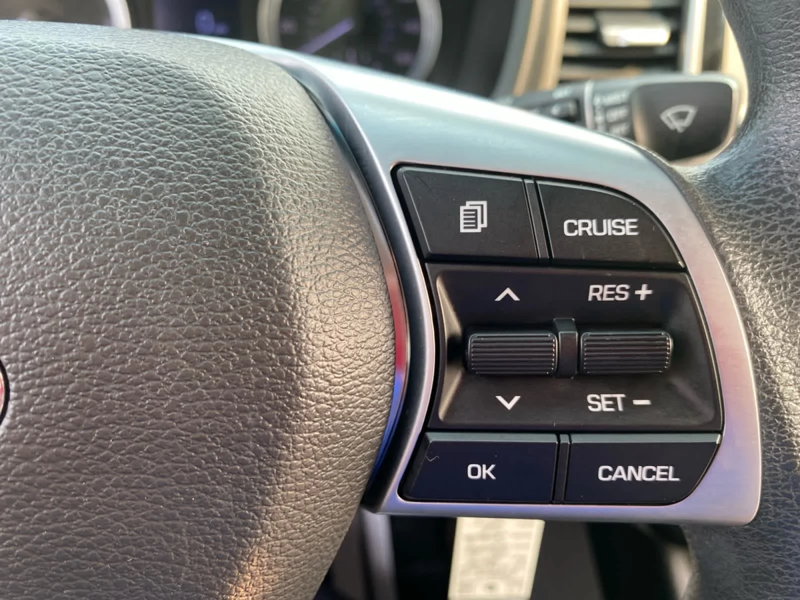 Used 2019 Scarlet Red Hyundai SE image 27