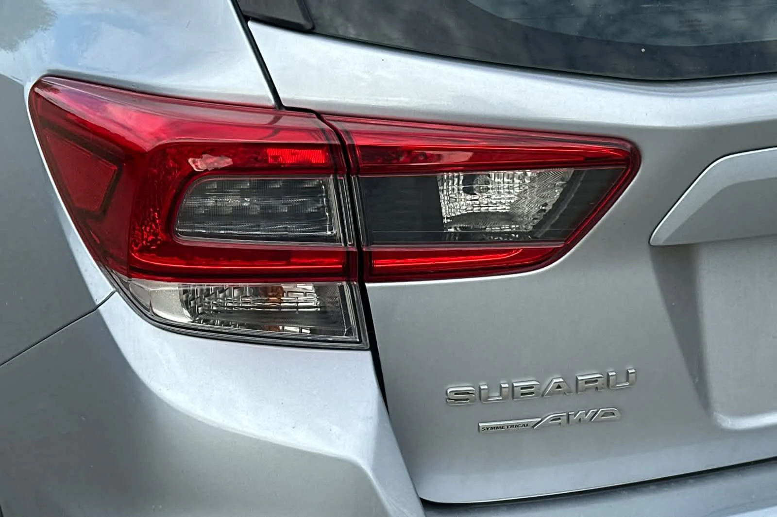Used 2023 Ice Silver Metallic Subaru Premium image 15