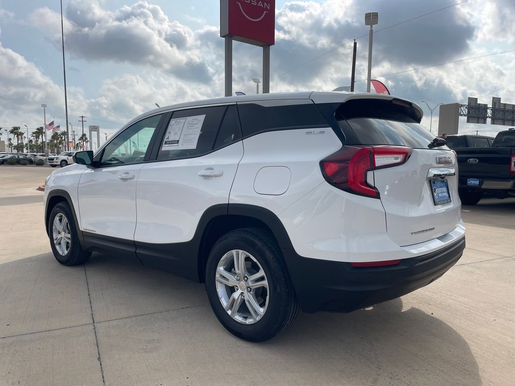 Used 2024 White GMC SLE image 3