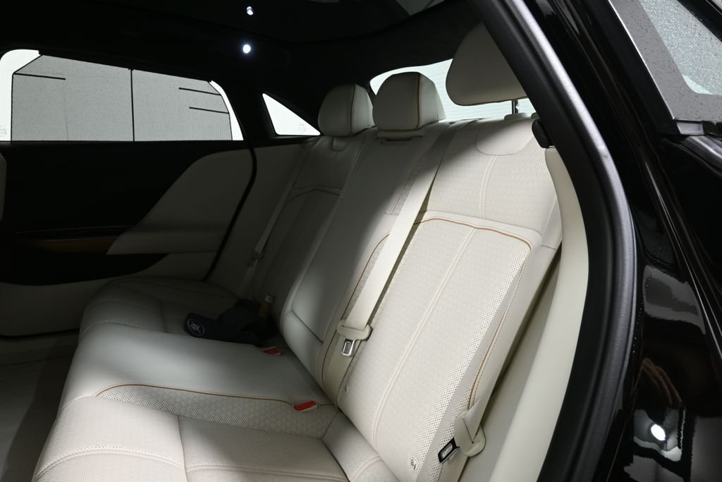 Used 2022 Black Lucid Grand Touring image 6