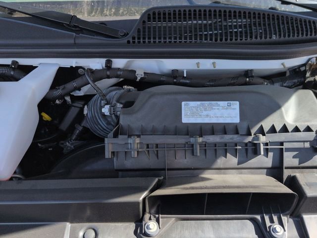 New 2025 Summit White Chevrolet 1WT image 27