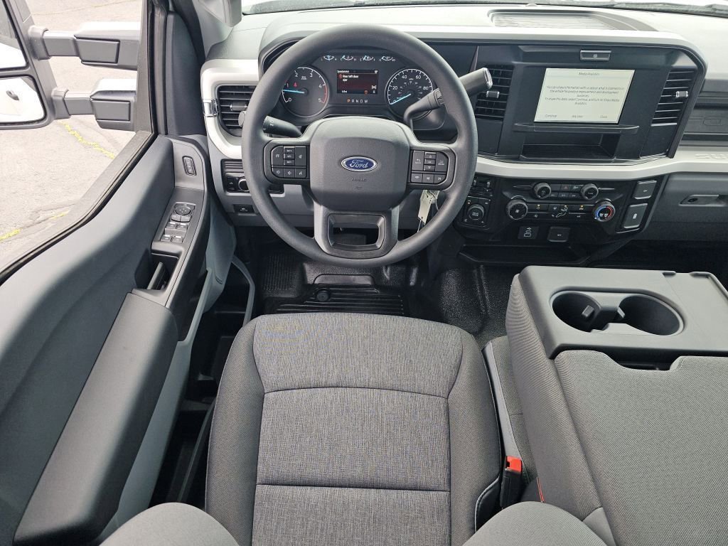 New 2026 Oxford White Ford XL image 4
