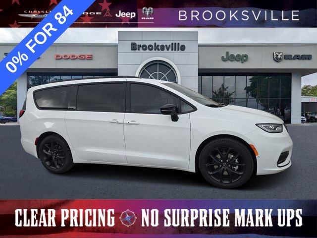 2026 Chrysler Pacifica Select's photo
