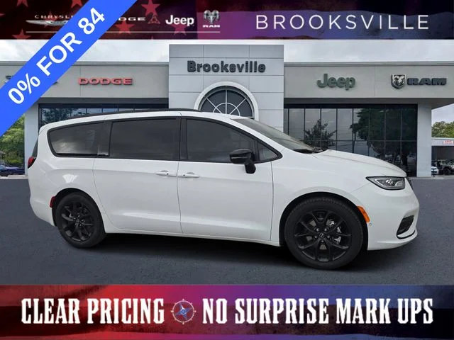 2026 Chrysler Pacifica Select's photo