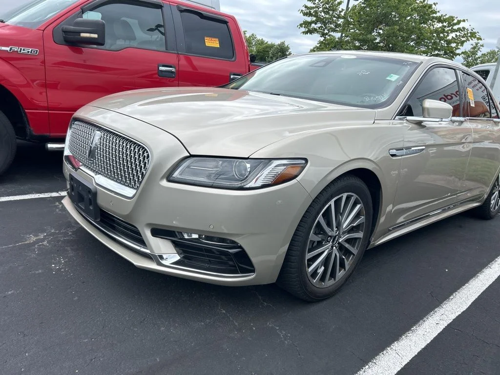 2017 Lincoln Continental Select FWD's photo