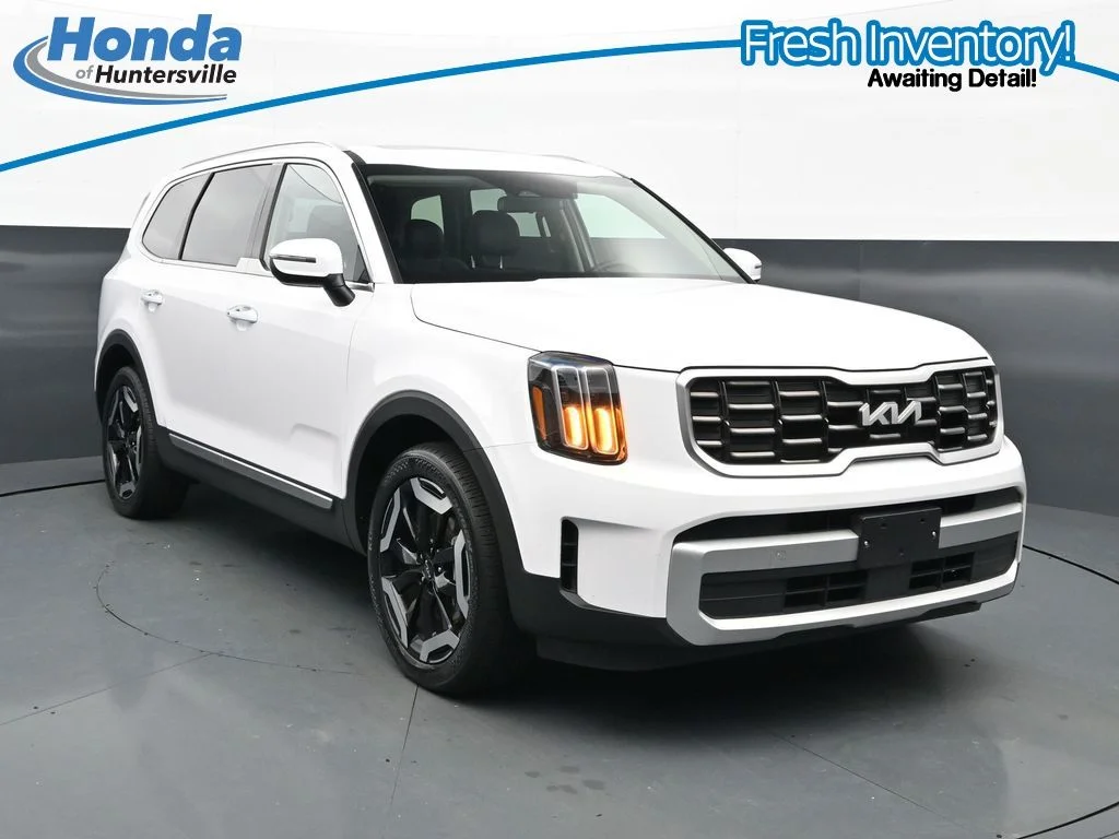 Used 2025 White Pearl Kia S image 1