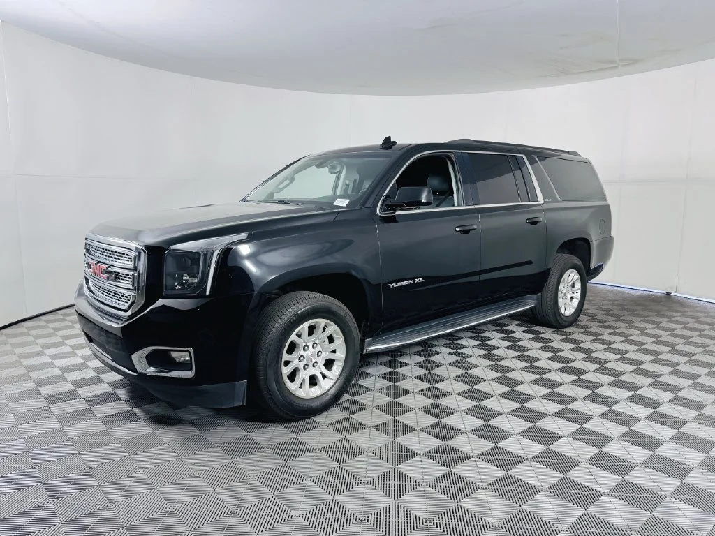Used 2019 Black GMC SLE image 4