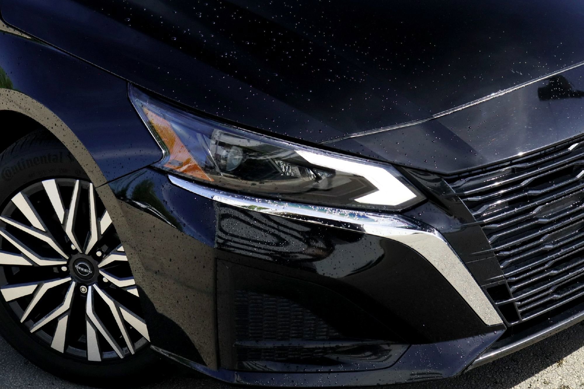 Used 2024 Super Black Nissan 2.5 SV image 2