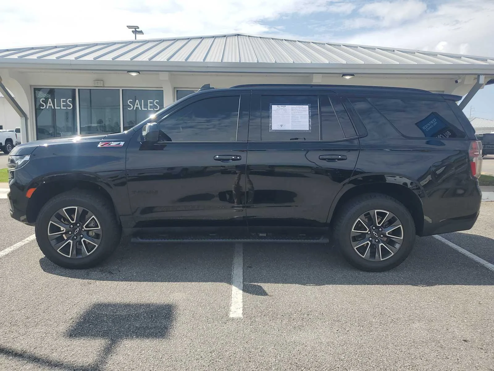 Used 2022 BLACK Chevrolet Z71 image 2