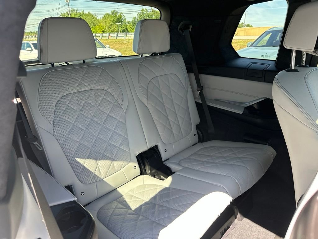 Used 2026 Mineral White Metallic BMW xDrive40i image 25