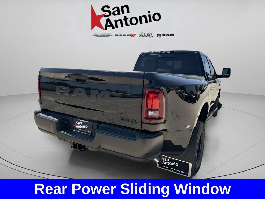 New 2026 Diamond Black Crystal Pearl-Coat Exterior Paint RAM Tradesman image 15