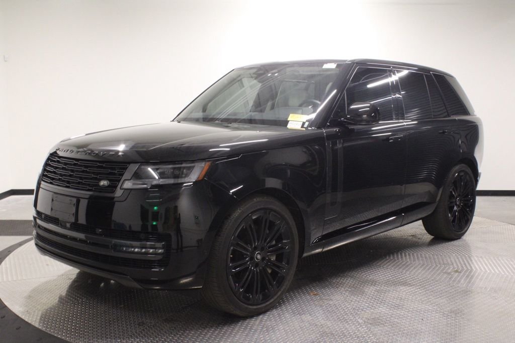 Used 2025  Land Rover SE image 1