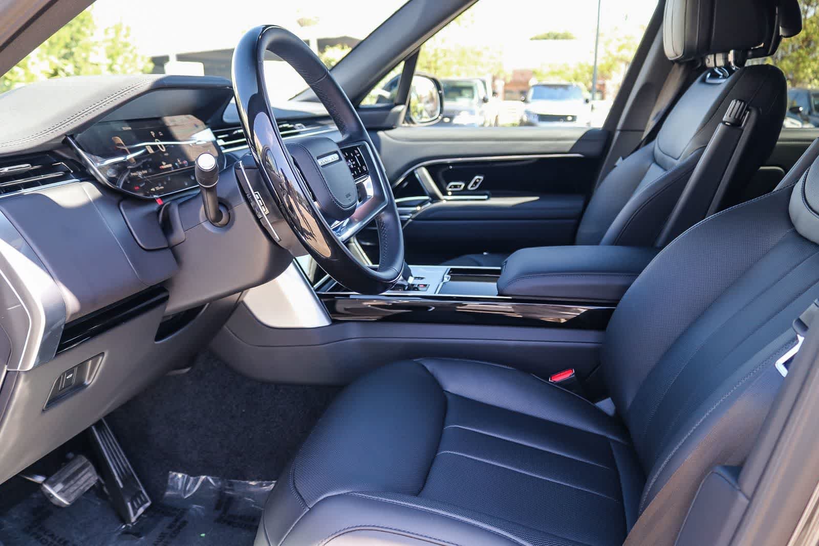 New 2026 Carpathian Grey Land Rover SE image 18