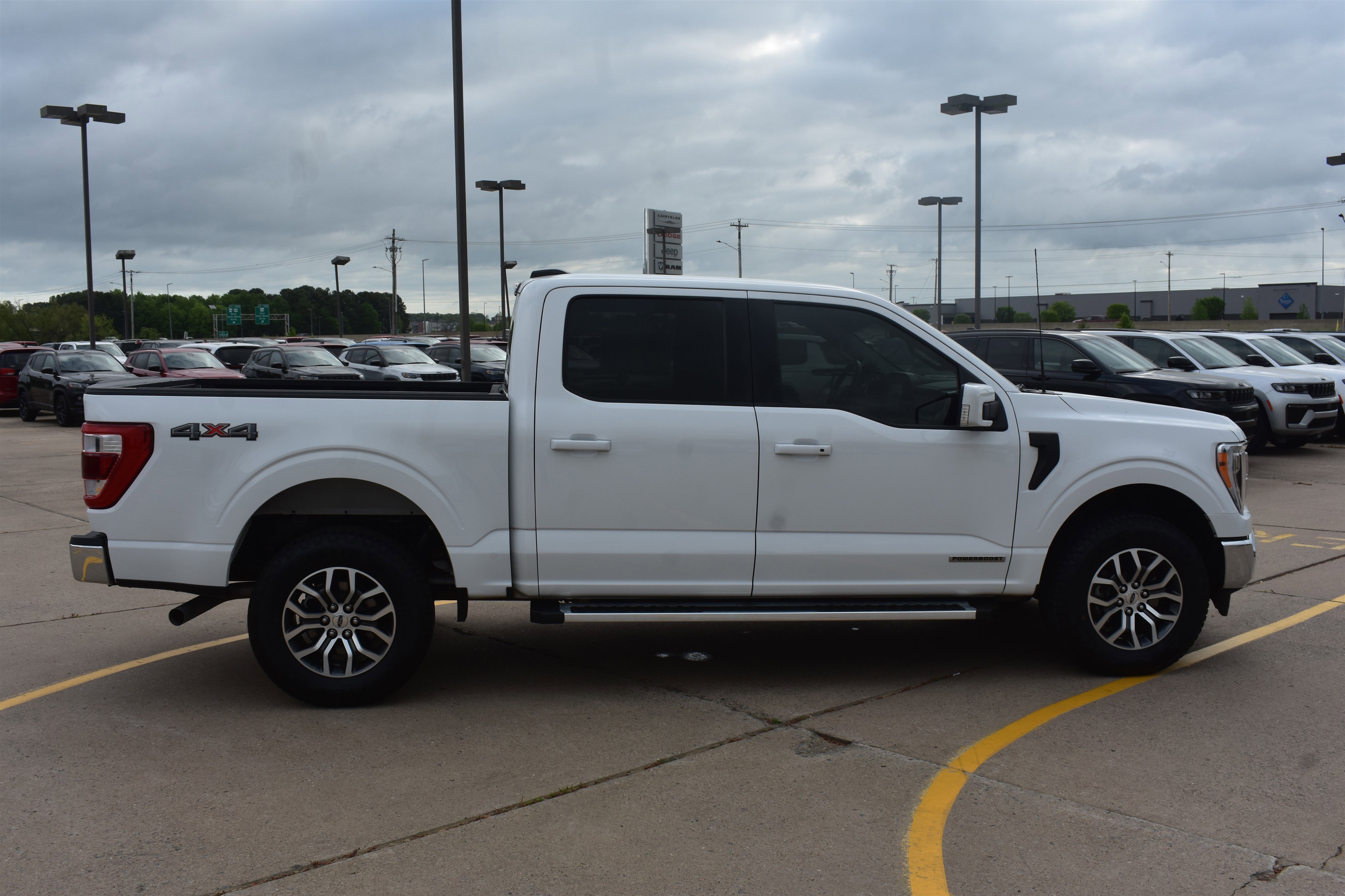 Used 2022  Ford LARIAT image 4