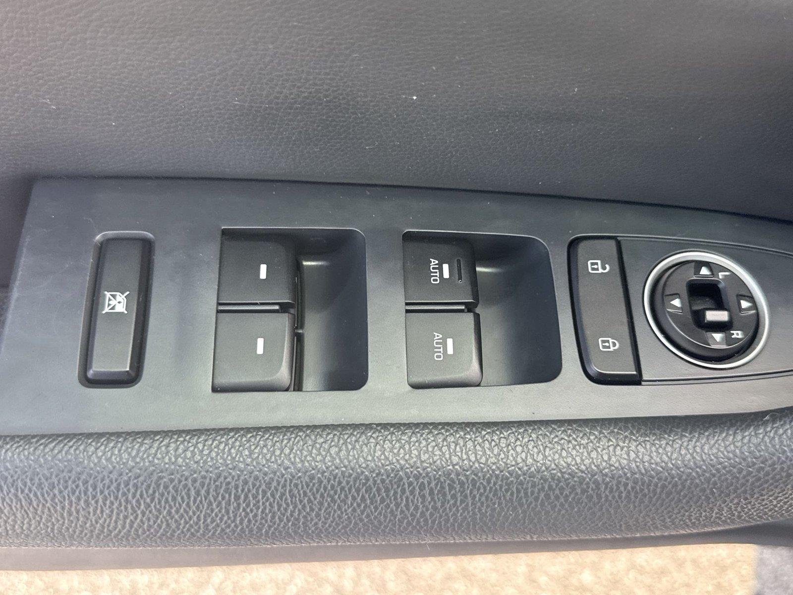 Used 2018 Phantom Black Hyundai Sport+ image 13