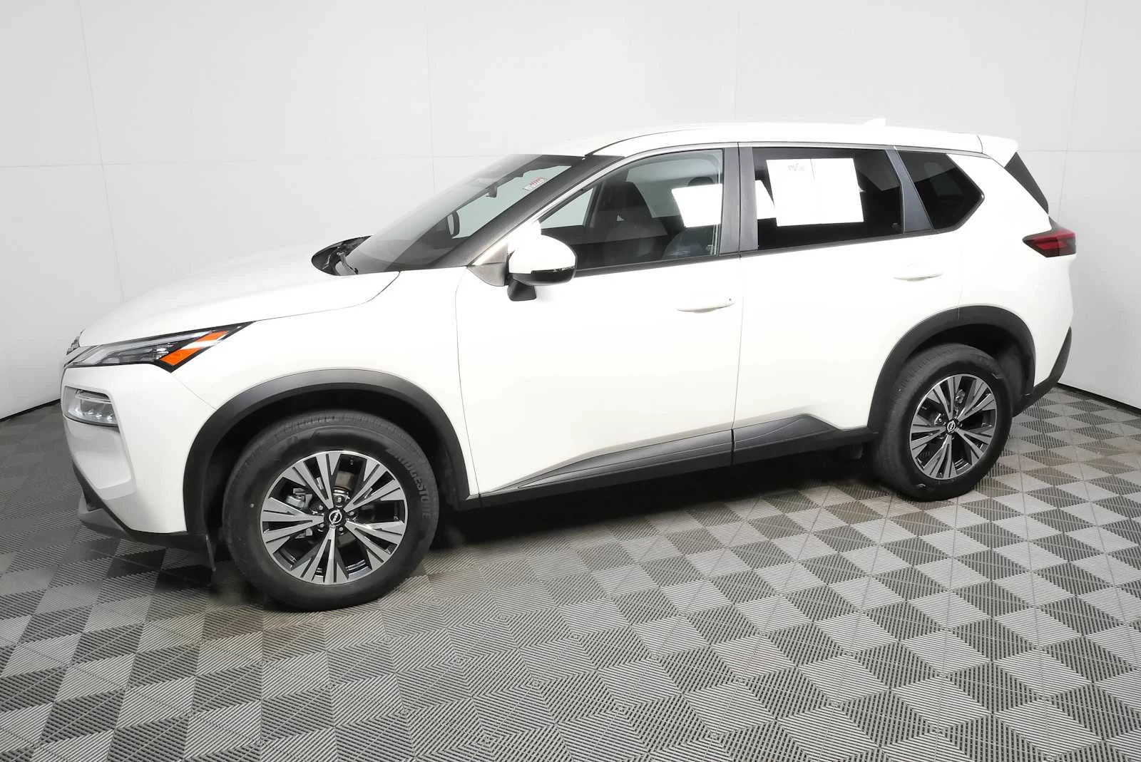 Used 2023 Pearl White Tricoat Nissan SV image 28