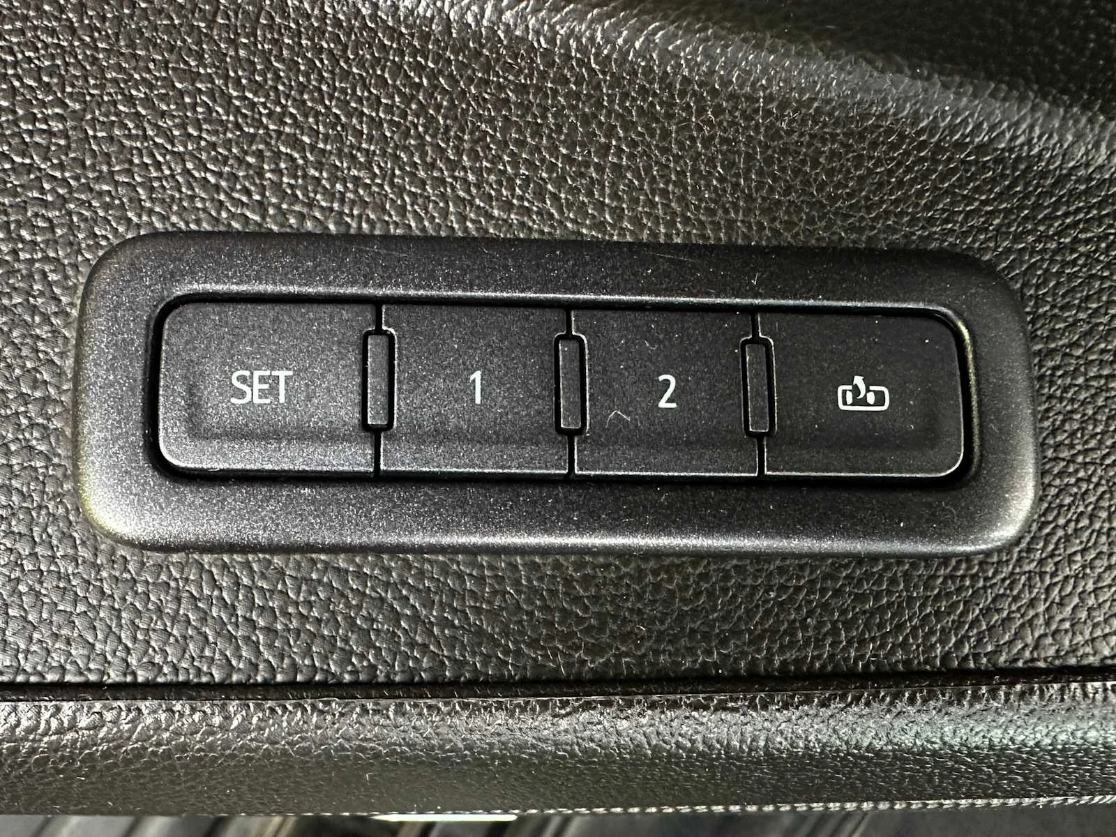 Used 2019 BLACK Chevrolet LT image 17
