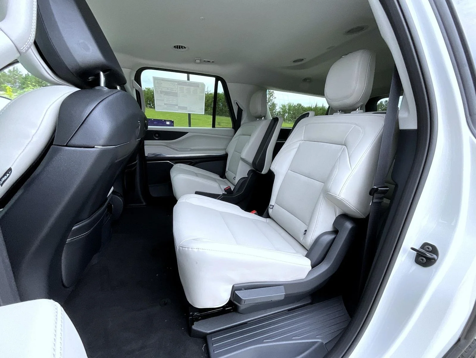 New 2026 White Lincoln Premiere image 22