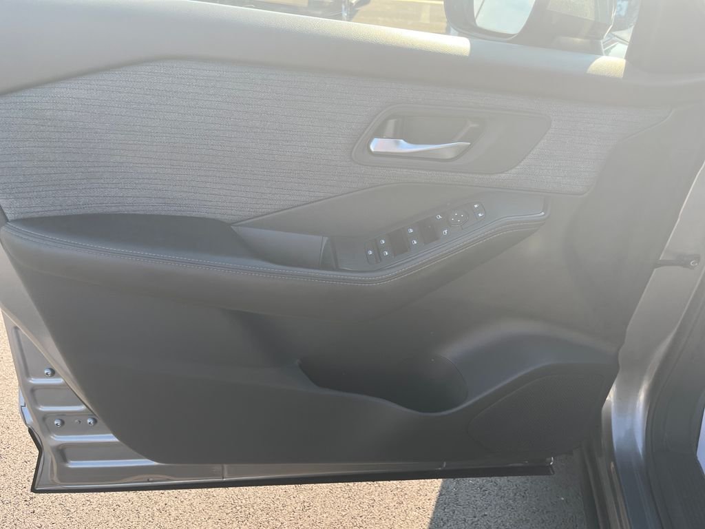 Used 2023 Gray Nissan SV image 11