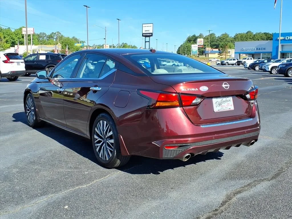 Used 2023 Red Nissan SV FWD image 16