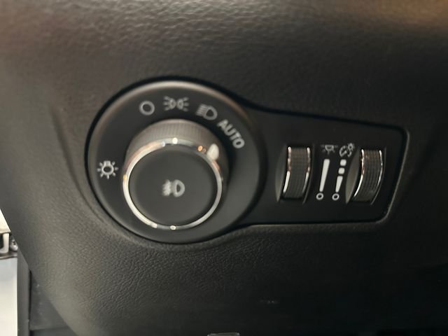 Used 2025 White Jeep Limited image 21