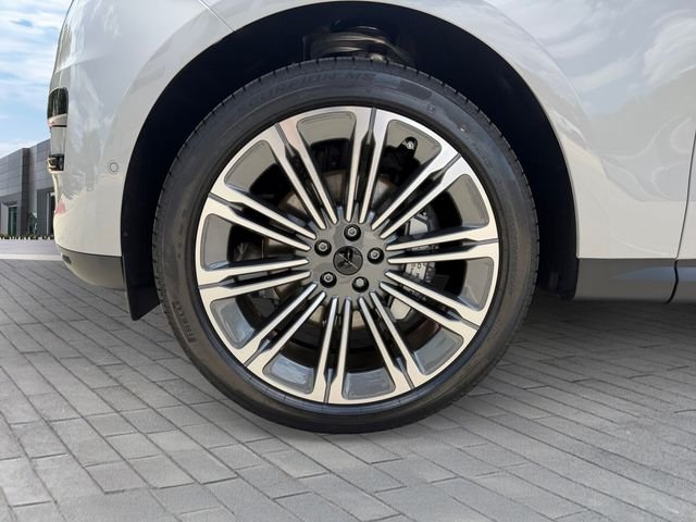 New 2026 Borasco Grey Land Rover SE image 9