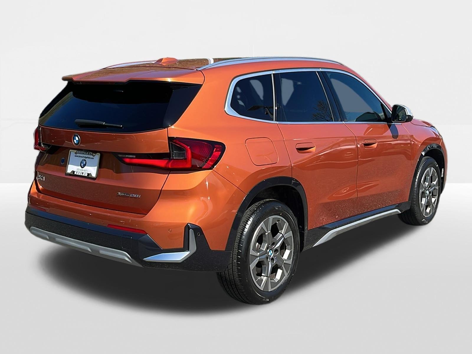 Used 2023 Utah Orange Metallic BMW xDrive28i image 4