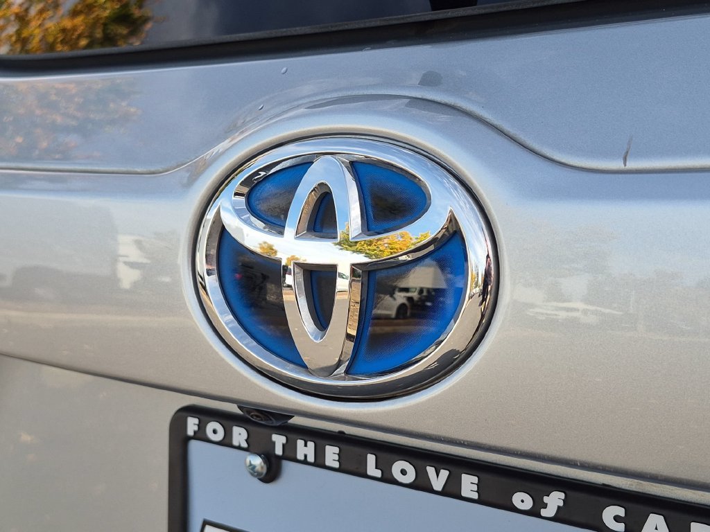 Used 2018 Silver Toyota Limited Platinum image 25