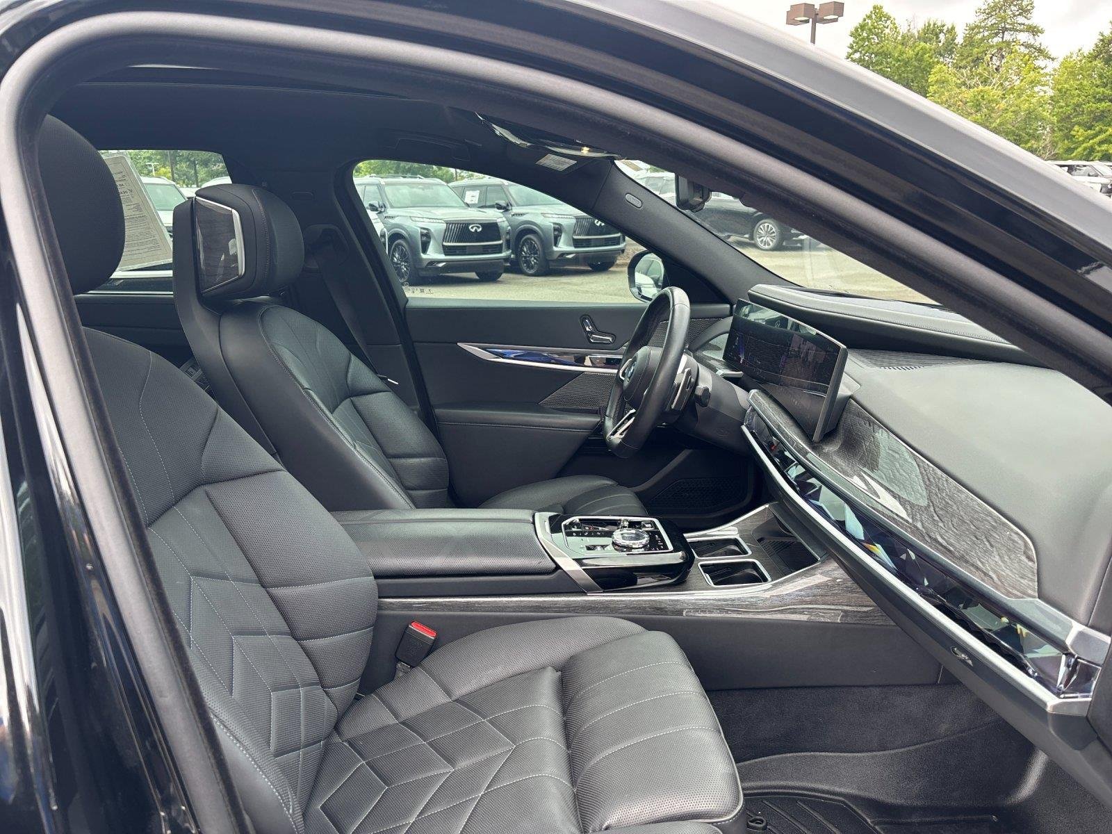 Used 2024 Black Sapphire Metallic BMW 740i image 38