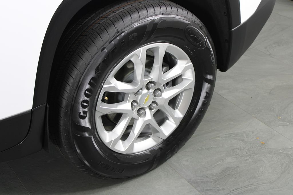 2023 Chevrolet Traverse LS - Photo 8