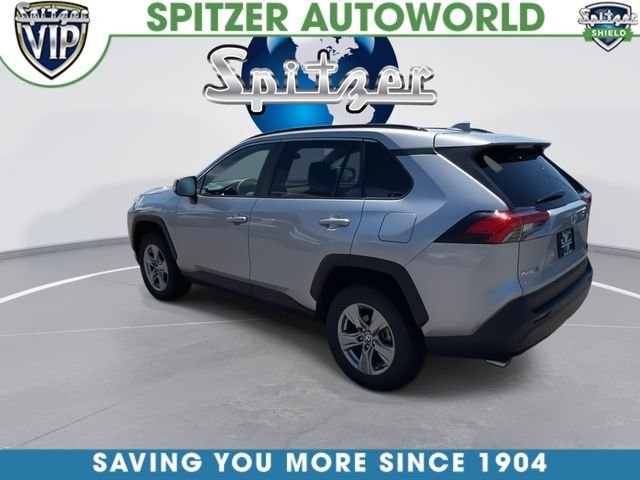 2025 Toyota RAV4 XLE - Photo 8