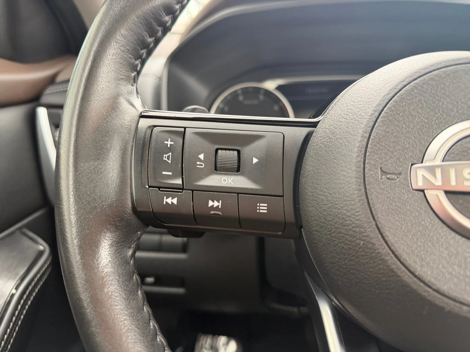 Certified Used 2023 Caspian Blue Metallic Nissan SV image 11