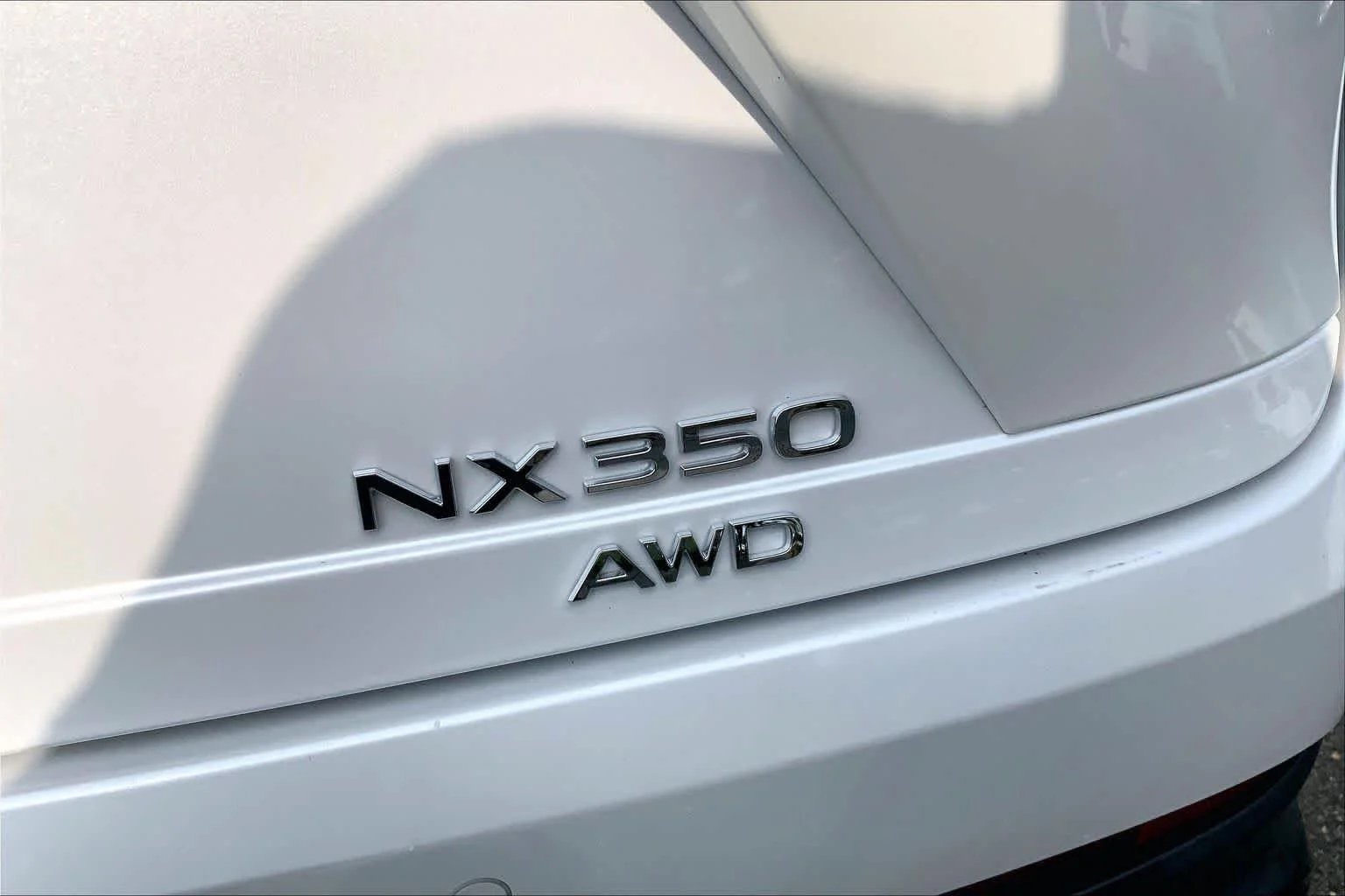 Used 2024 Eminent White Pearl Lexus Premium image 10
