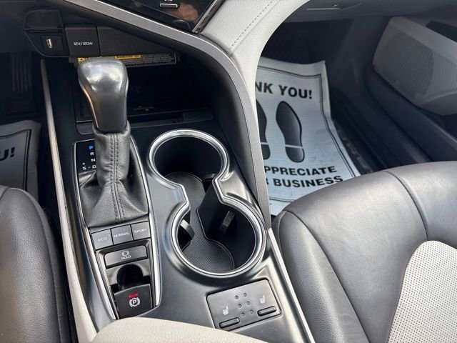 Used 2020 Pearl Toyota XLE image 18