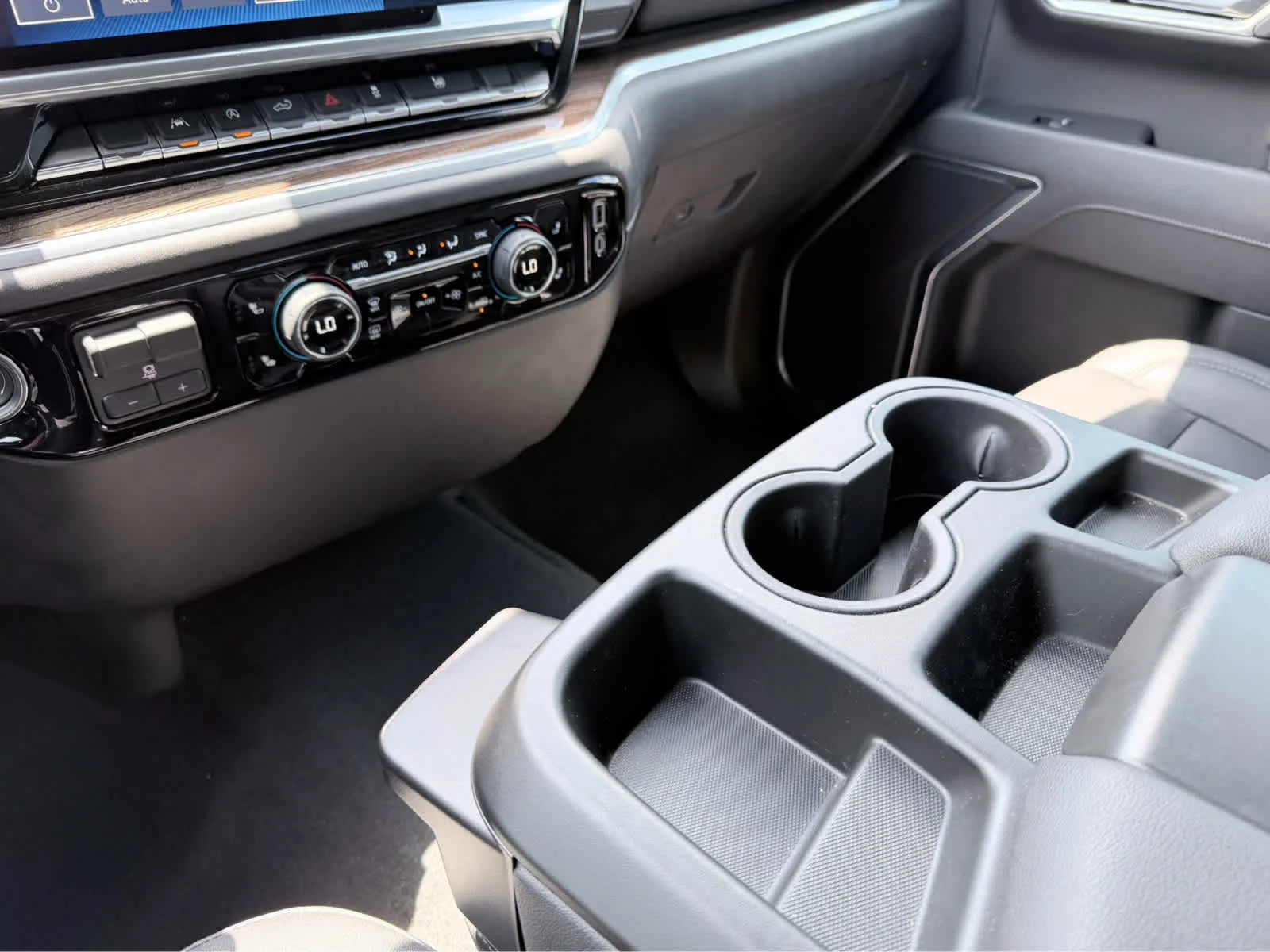 Used 2025 Summit White Chevrolet LT image 23