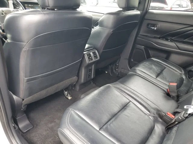 Used 2022 Silver Mitsubishi SEL image 23