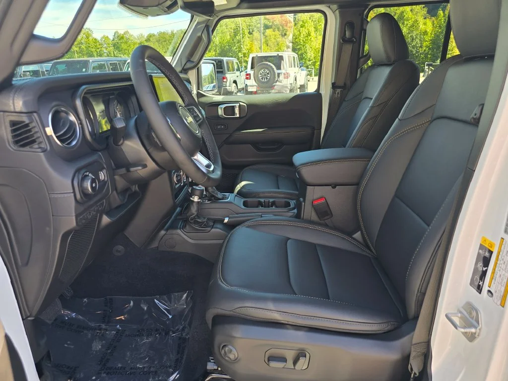 New 2027 White/off-white Jeep Sahara image 4